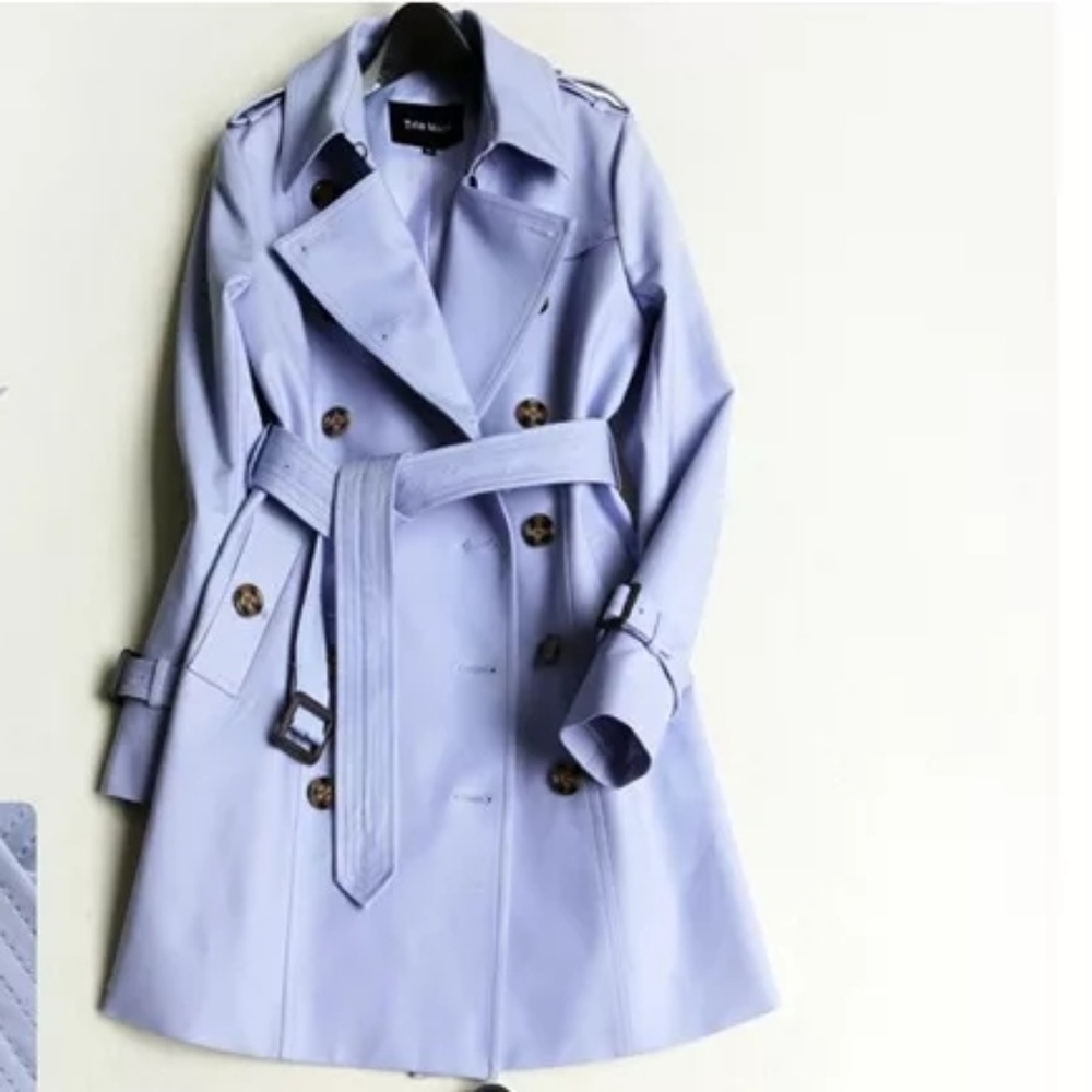 Trench coat in new condition